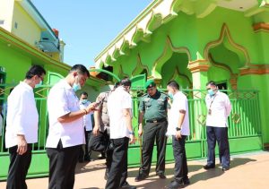 Bupati Bantaeng Pantau Penyemprotan Disinfektan di Tempat Ibadah