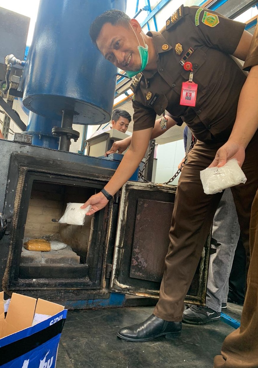 BNNP Bakar 3.705 Gram Barang Bukti Sabu Asal Nunukan