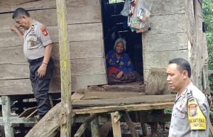 Wakapolsek Tompobulu Polres Bantaeng Bantu Warga Miskin