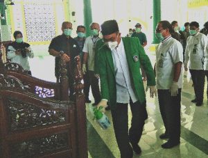 Kampus UMI Disemprot Disinfektan, Masjid Umar bin Khattab Disterilkan