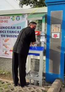 Poltekkes Kemenkes Makassar Siapkan Tempat Cuci Tangan