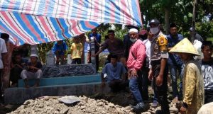 29.3 foto takalar sosialisasi Antisipasi Covid-19, Bhabinkamtibmas Topejawa Sosialisasi Maklumat Kapolri