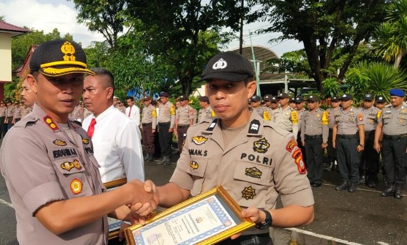 Lima Personel Polres Pangkep Terima Penghargaan