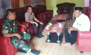 Bhabinkamtibmas - Babinsa Ajak Warga tak Panik Terhadap Virus Corona