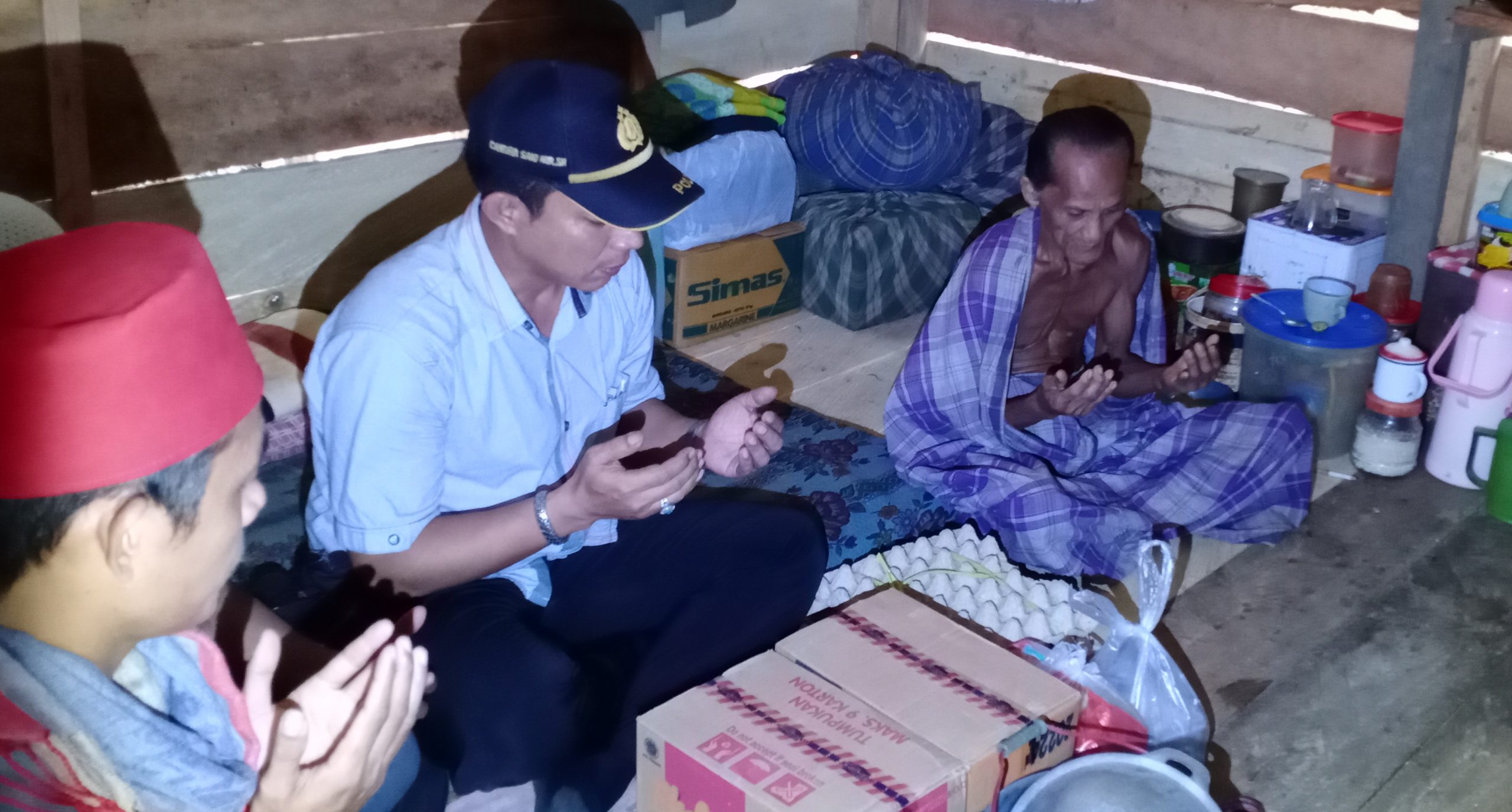 Dua Warga Gilireng Dapat Bantuan Gratis dari At-Taubah Peduli
