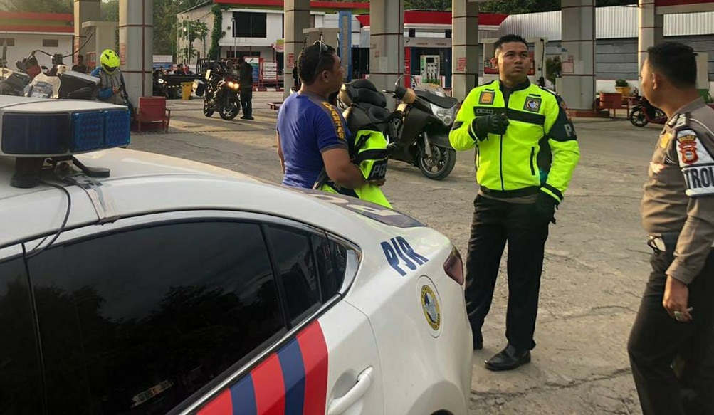 Satlantas Polres Enrekang Kawal Mantan Wakapolri saat Melintas di Enrekang