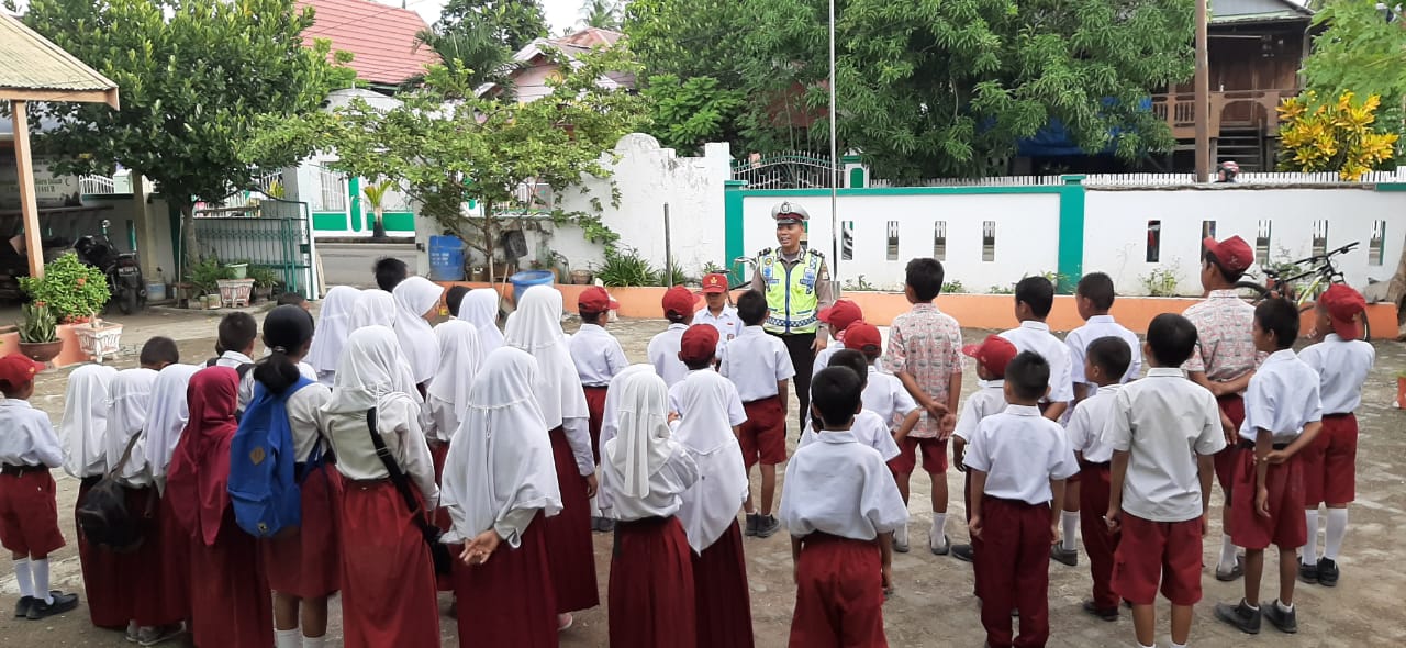 Satlantas Polres Kepulauan Selayar Gelar Police Goes to School di SDN 19 