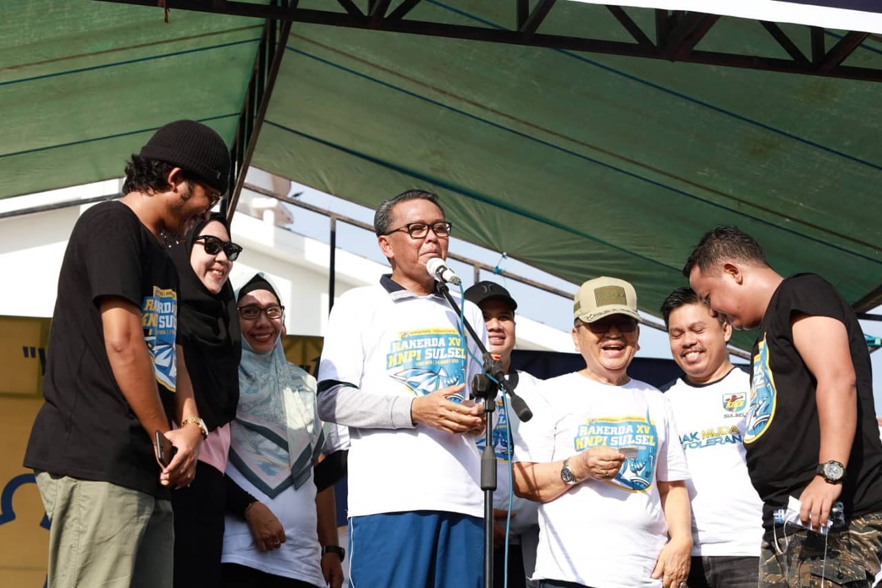 Gubernur NA Lepas Gerak Jalan Sehat
