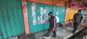 PD Pasar Lakukan Penyemprotan di Pasar Sambung Jawa