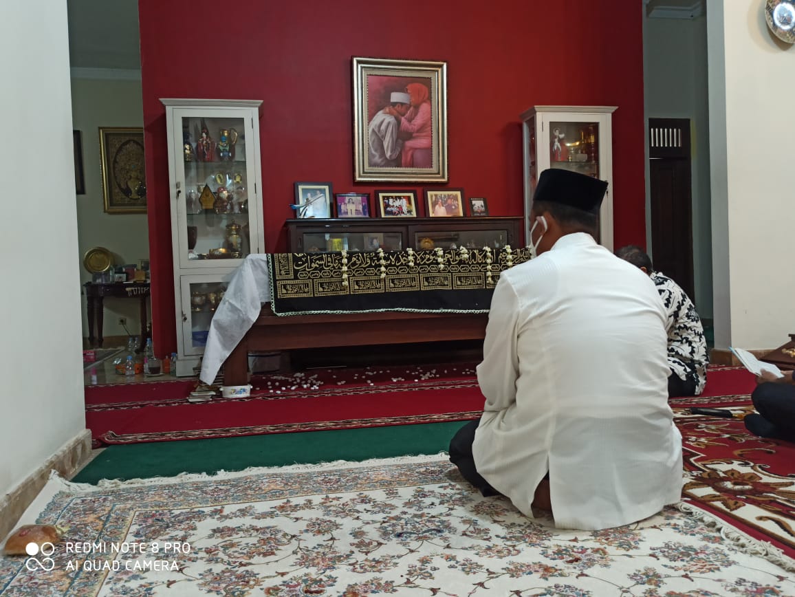 Andi Amran Sulaiman Melayat Almarhumah Ibunda Presiden Jokowi di Solo