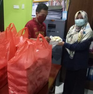 Ambil Bagian Melawan Penyebaran Covid-19, HIM Dan KAHMI Enrekang Berbagi