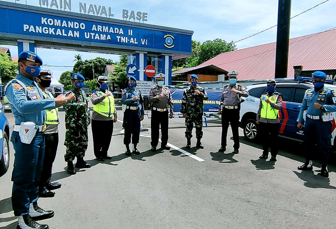 Pomal Lantamal VI dan Polres Pelabuhan Gencar Imbau Perangi Covid-19