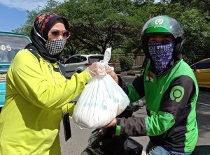 Peduli Covid 19, MT Ukhuwah UMI Bagikan Sembako ke Berbagai Komunitas