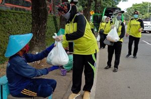 17.4 foto mt dua Peduli Covid 19, MT Ukhuwah UMI Bagikan Sembako ke Berbagai Komunitas