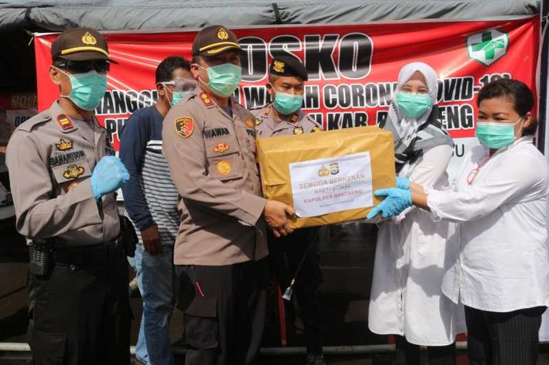 Peduli Petugas Posko Penyemprotan, Kapolres Bantaeng dan Dandim Beri Bantuan