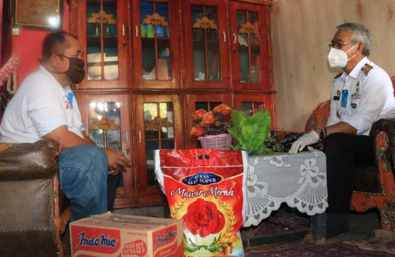 Husler Pantau Pembagian Sembako Ke Warga Terdampak Covid-19