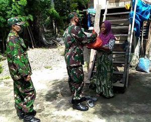 Kodim 1401 Majene Bagikan Sembako ke Warga Terdampak Covid-19