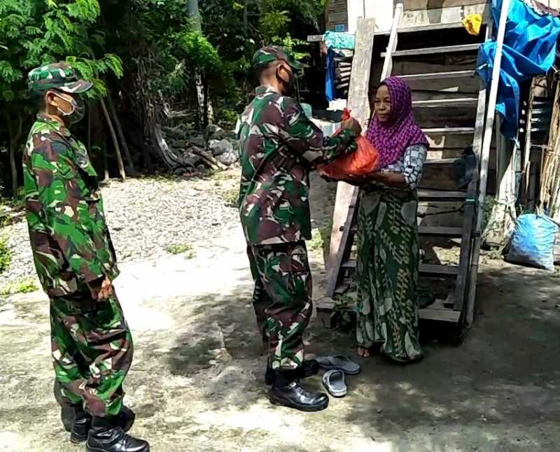 Kodim 1401 Majene Bagikan Sembako ke Warga Terdampak Covid-19