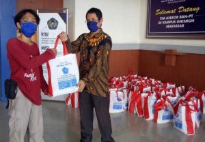 Jelang Ramadan, Fisip Unismuh Salurkan Bantuan ke Warga Terdampak