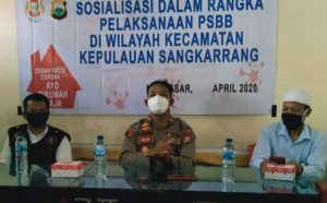Kapolsek Ujung Tanah dan Camat Sosialisasi PSBB di Kepulauan Sangkarrang