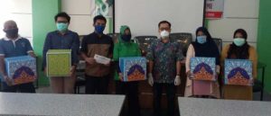 Peringati Milad ke-VIII di Tengah Covid 19, FKG UMI Salurkan Bantuan Sembako