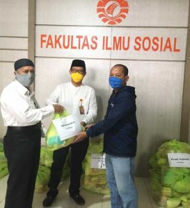 Aksi Sosial, FIS UNM Beri Bantuan ke Mahasiswa