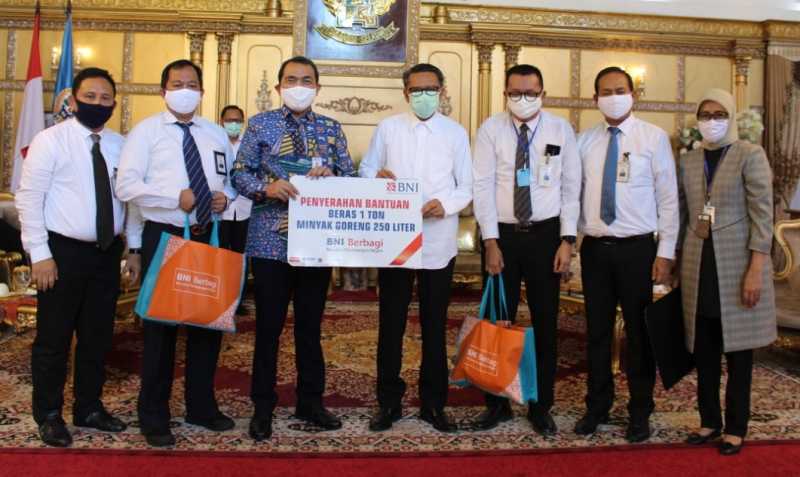 Perangi Covid-19, BNI Wilayah Makassar Sumbang Kebutuhan Pokok
