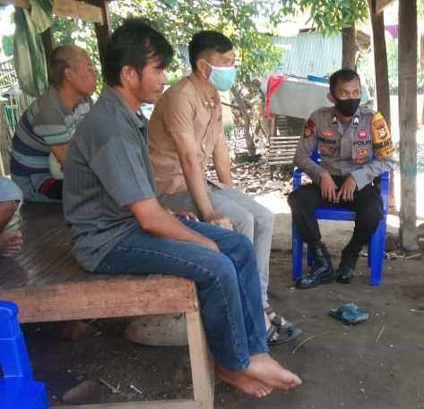 Babinkamtibmas Desa Lakatong Data Warga Terdampak Covid-19