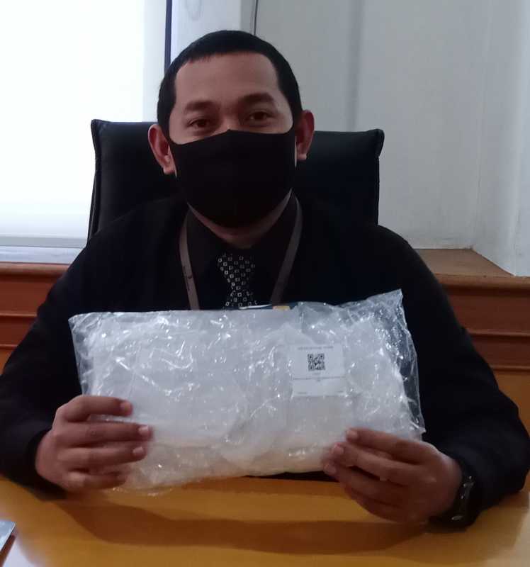 Pandemi Covid-19, Bank Sulselbar Enrekang Bagikan Masker ke Wartawan