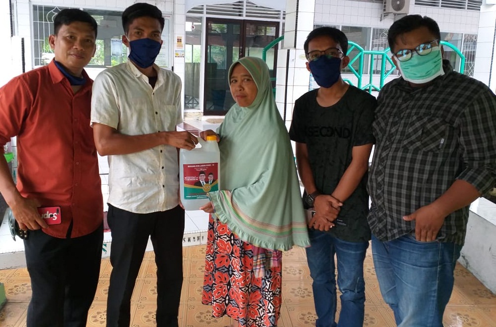 Terima Disinfektan, Pengurus Masjid: Terima Kasih Satgas Kacamatayyamo