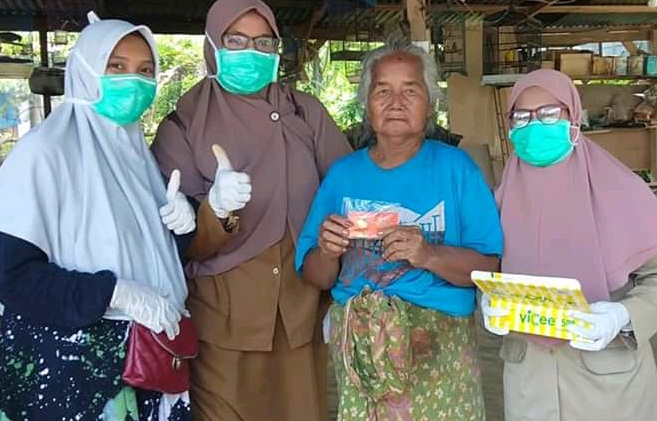 Cegah Covid-19, Tim Satgas Desa Mandiri Bagikan Vitamin