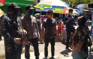 Kapolres dan Kadis P2KUKM Sosialisasi and Social Distancing Wajib Pakai Masker