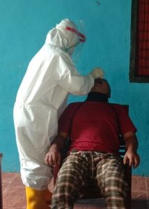 Pasien Positif Covid 19 Pemeriksaan Swab Tahap Dua di Rumah