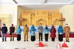 PKK Sulsel Bagikan Paket Sembako