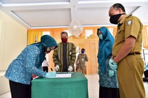 PKK Sulsel Bagikan Paket Sembako