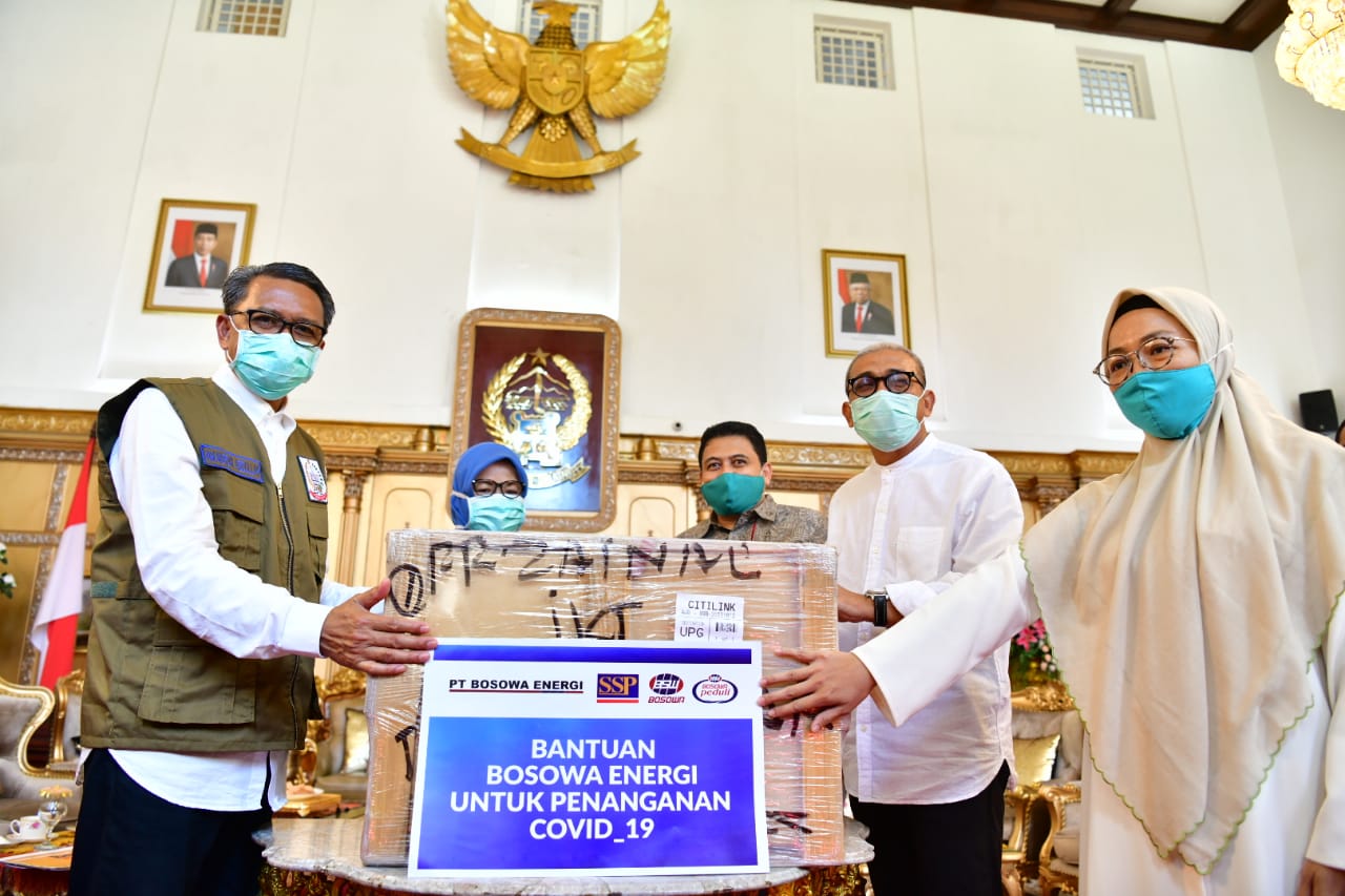 Bosowa Peduli Serahkan Dua Ventilator dan 40.000 PFS ke Pemprov Sulsel