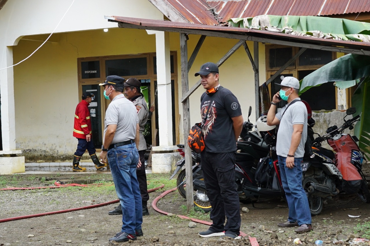 Perketat Pintu Masuk Luwu, Ketua PP Dampingi Bupati Luwu Tinjau Posko di Perbatasan