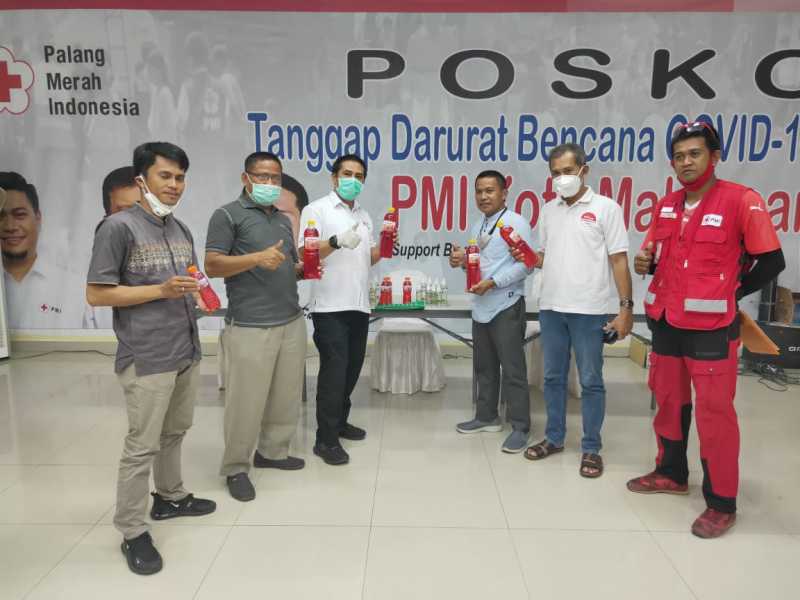 SMK SMTI Beri Bantuan ke PMI Makassar