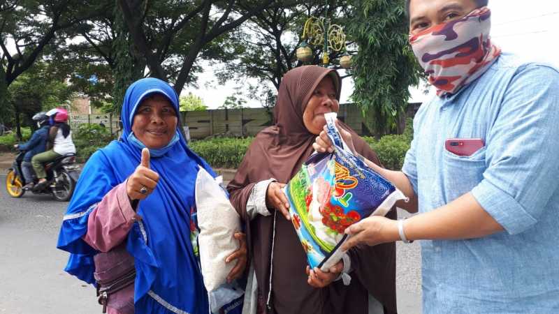 Ringankan Beban Warga Kurang Mampu, Dosen Fakultas Hukum UIT Saling Berbagi