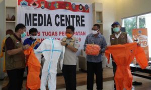 Bantuan Mengalir, Giliran Nasdem dan HIPMI Bantu APD di Bantaeng