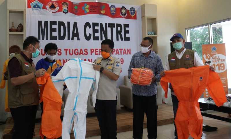 Bantuan Mengalir, Giliran Nasdem dan HIPMI Bantu APD di Bantaeng