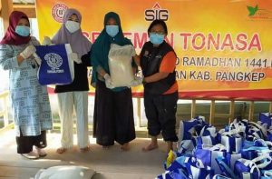 14.5 foto pangkep peduli Peduli Dampak Covid-19, Tonasa Bagikan Ribuan Paket Sembako Hingga Wilayah Pulau