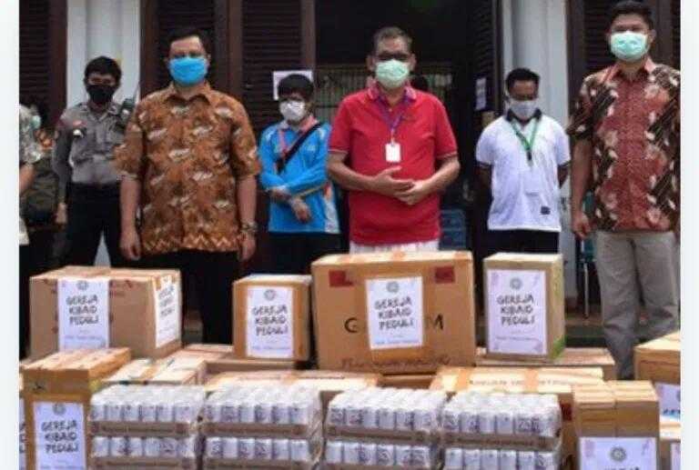 Gereja Kibaid Peduli Corona, Serahkan Bantuan