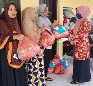 DPW Unit MTsN Bantaeng Salurkan Sembako