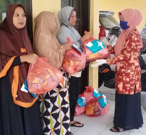 DPW Unit MTsN Bantaeng Salurkan Sembako