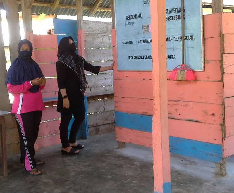 Prihatin, Ketua TP PKK Lutra Kunjungi Posyandu Merpati Putih