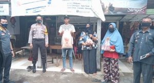 Bhabinkamtibmas Kelurahan Pabundukang Kawal Distribusi BPNT,189 KK Bhabinkamtibmas Kelurahan Pabundukang Kawal Distribusi BPNT,189 KK