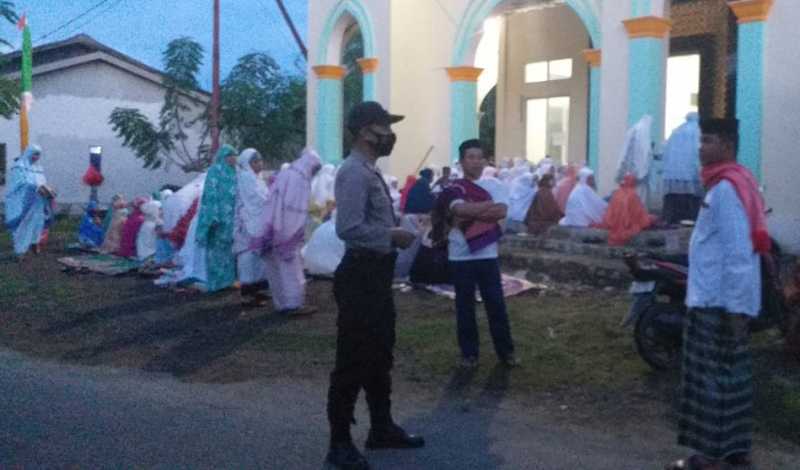 Personel Polsek Marbo Aktif Pengamanan Salat Idul Fitri