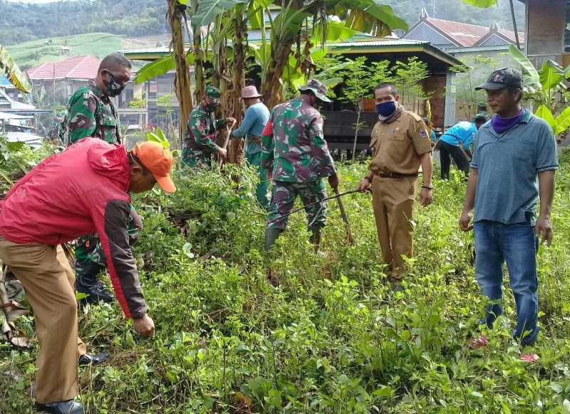 Cegah DBD, Koramil 1419-04/Alla Kerja Bakti di Desa Saruran