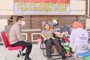 29.5 foto sambut darah Sambut HUT Bhayangkara ke-74, Polda Sulsel Donor Darah